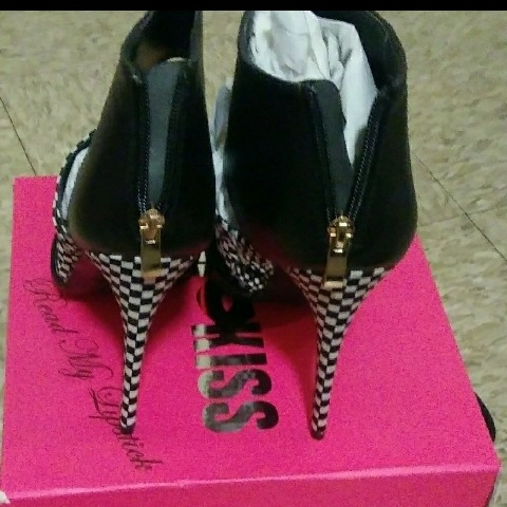 Red Kiss Heels